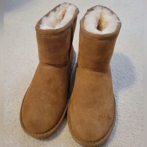 Minnetonka Tan Suede Boots